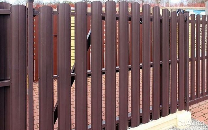 Забор из металического штакетника с установкой