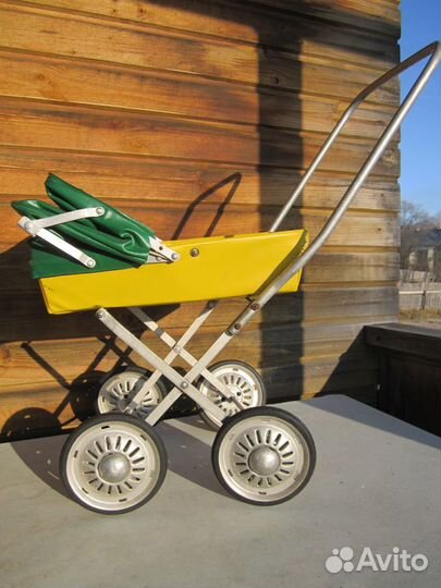 Коляска для кукол