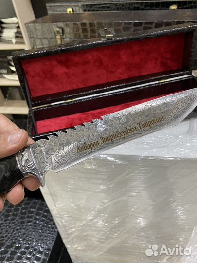 Нож с гравировкой