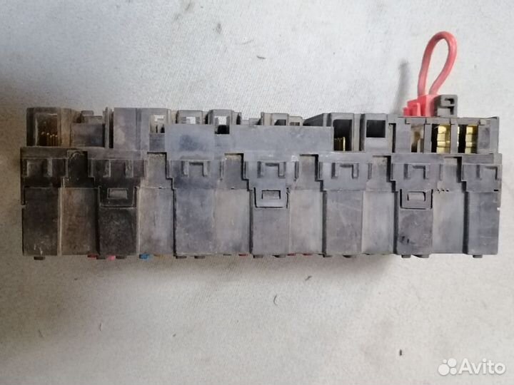 Блок предохранителей Volkswagen Passat B3 (88-93)