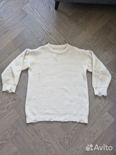 Рваный свитер