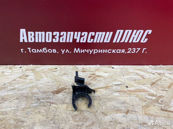 Кронштейн бачка омывателя Volkswagen Polo