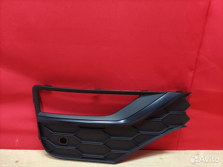 Окантовка птф правая Volkswagen Amarok 2 на 2010