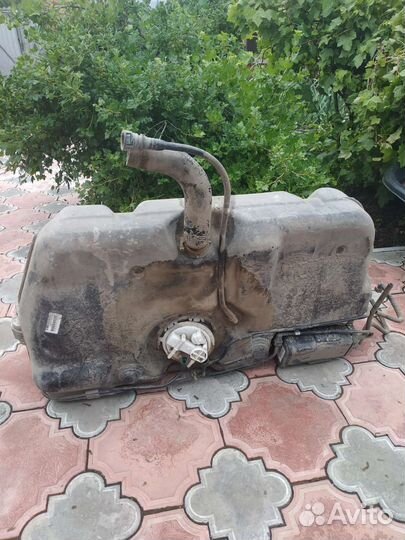 Продам бензобак к LADA гранта