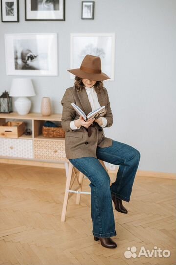 Образ - жакет, джинсы со стрелками и блузка с жабо