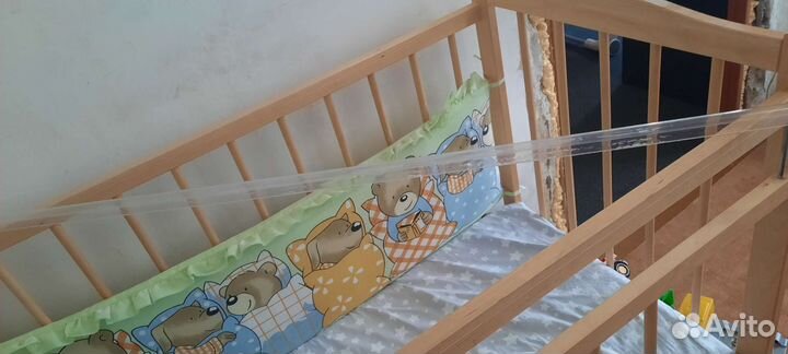 Детская кроватка