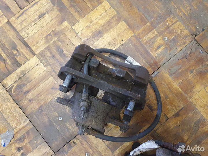 Тормозной суппорт toyota wish 20