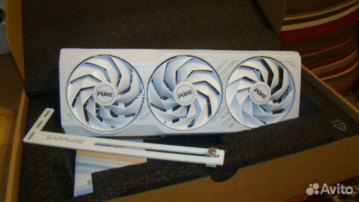 Новая Белая sapphire rx7700xt