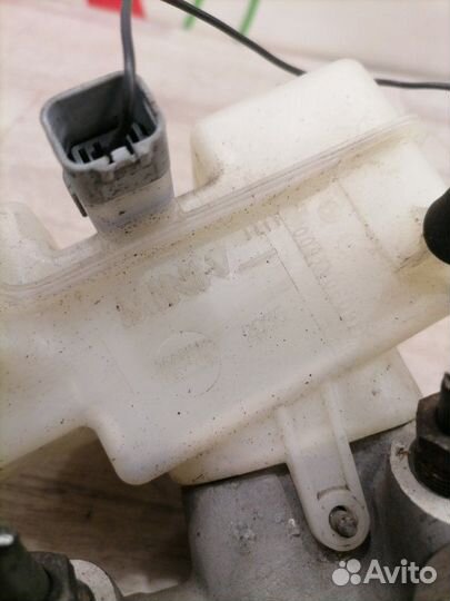 Главный тормозной цилиндр Nissan Note E11 HR16DE