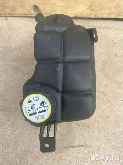 Расширительный бачок Jaguar E-Pace