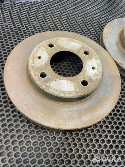 Диск тормозной передний Mitsubishi Galant EA5A