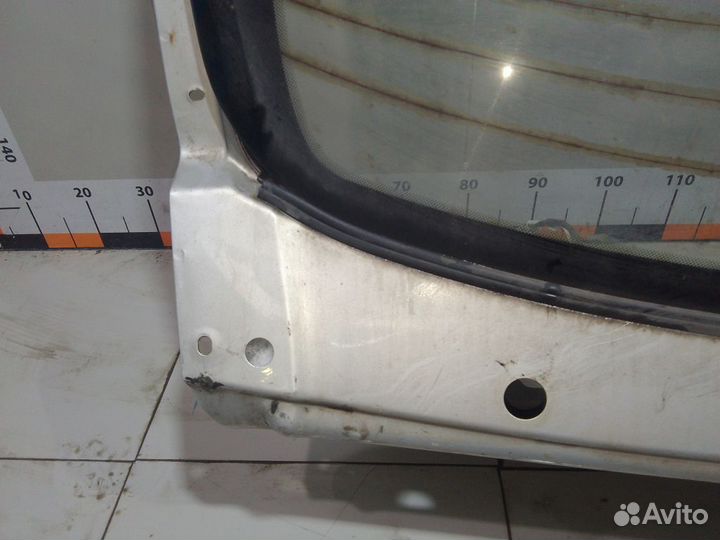 Дверь багажника