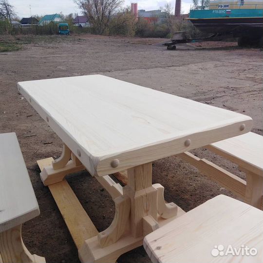Стол, табуреты, скамья из дерева