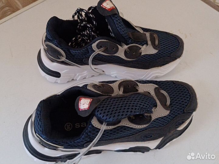 Детские кроссовки