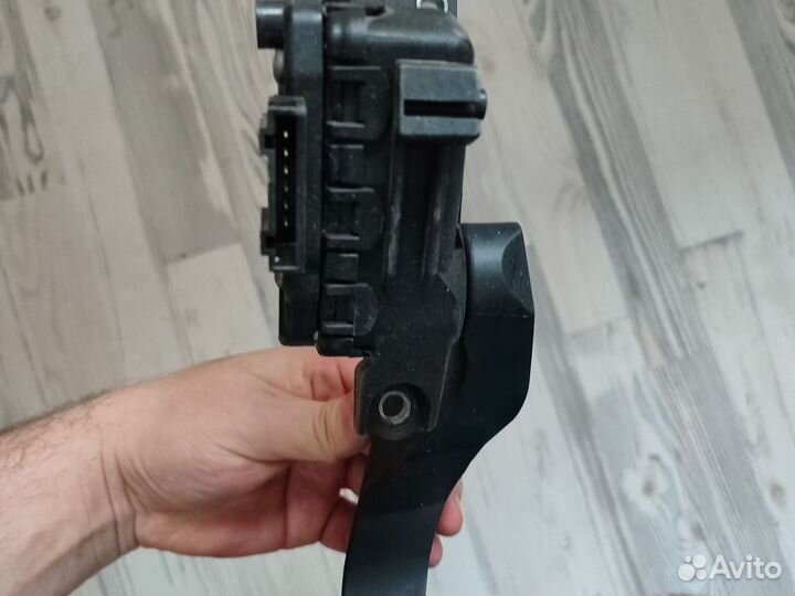 Педаль газа