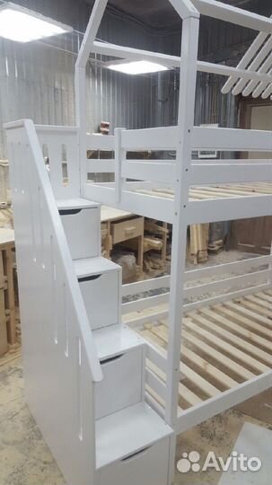 Детская кровать с бортиком