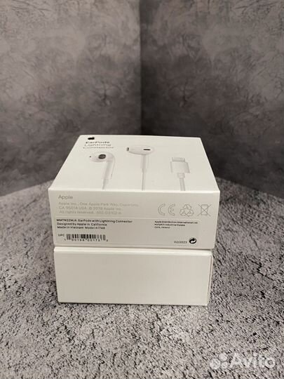 Проводные наушники Apple EarPods Lightning