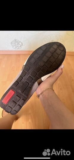 Кроссовки москино