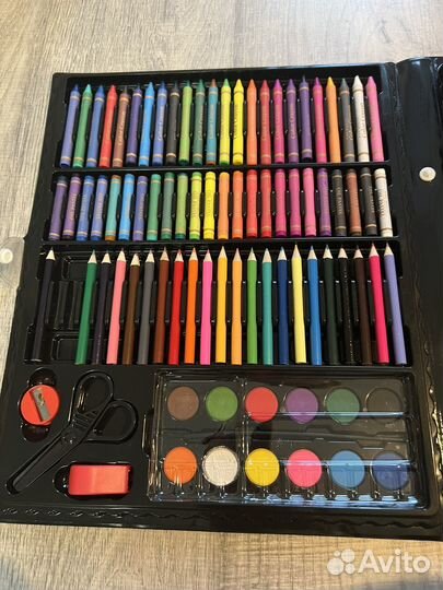 Набор юного художника для рисования в чемоданчике