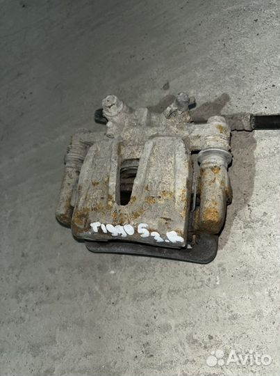 Суппорт тормозной правый Chery Tiggo 5 t21