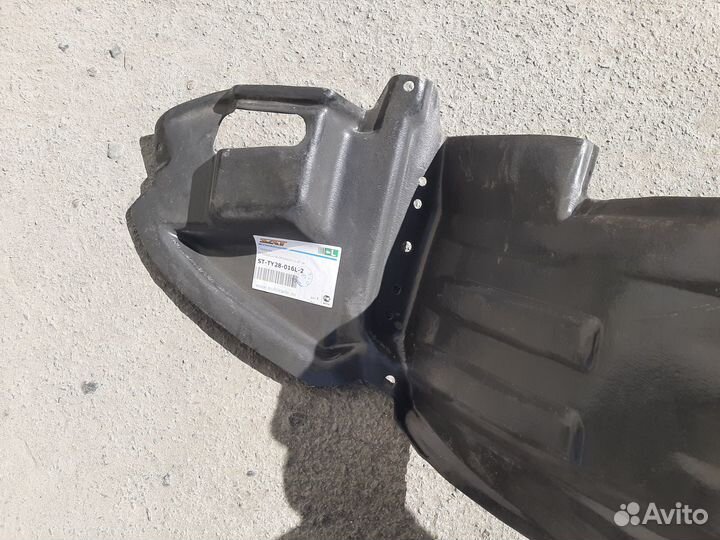 Подкрылок передний левый Toyota Corolla 120