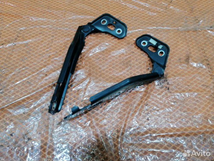 Петля капота Audi A6 C6 4F AUK 2007