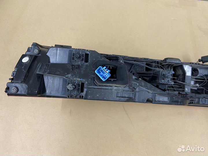 Задний фонарь ауди q8 в крышку багажника оригинал