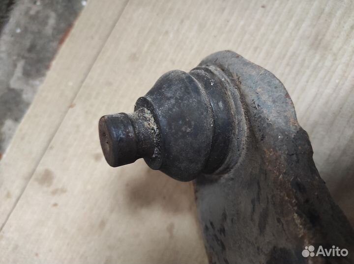 Рычаг передней подвески Mitsubishi Lancer 9