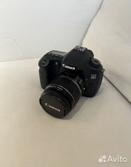 Зеркальный фотоаппарат Canon EOS 60d со штативом