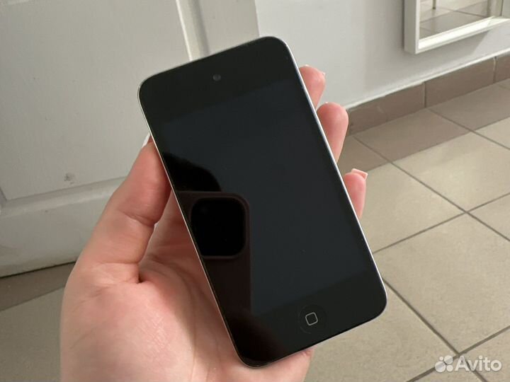 Плеер iPod touch 4