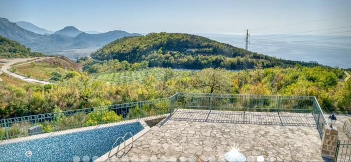 Дом 466 м² на участке 588 м² (Черногория)