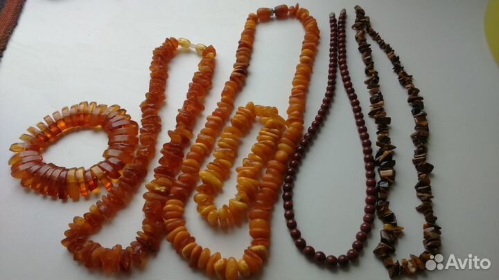 Бусы и браслеты янтарь, гранат, тигровый глаз