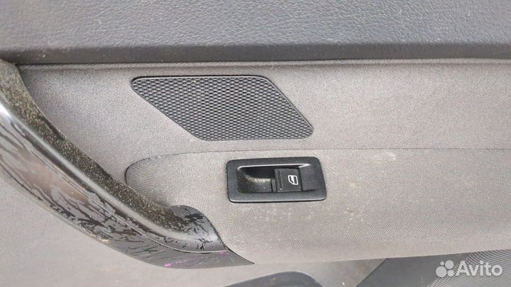 Дверь правая задняя Volkswagen Touran