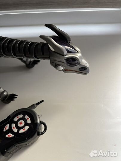 Динозавр робот