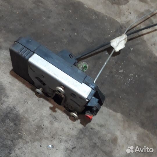 Замок задний правой двери Опель Вектра Б