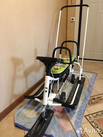 Детский снегокат с колесами