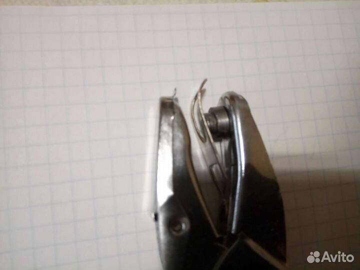 Дырокол для бумаги ручной