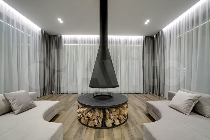 Дом 920 м² на участке 30 сот.