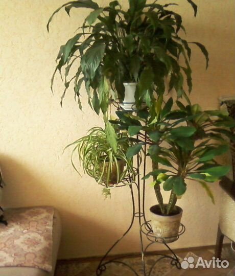 Подставка для цветов металлическая