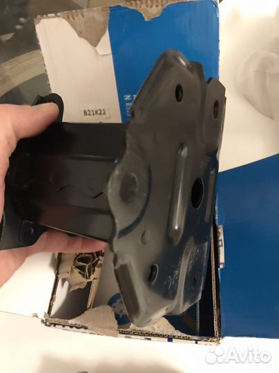 Кронштент задний правый королла е150