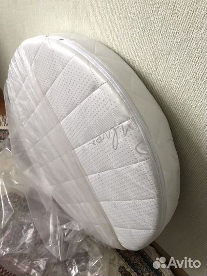 Матрас в круглую кроватку новый