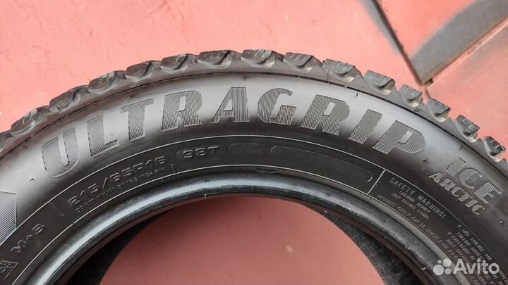 Goodyear Ultragrip Ice Arctic 215/65 R16 98T