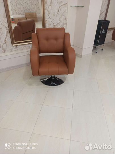 Парикмахерское кресло