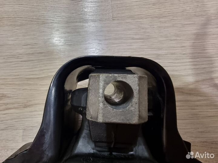 Опора двигателя правая Рено Сценик2,Меган2