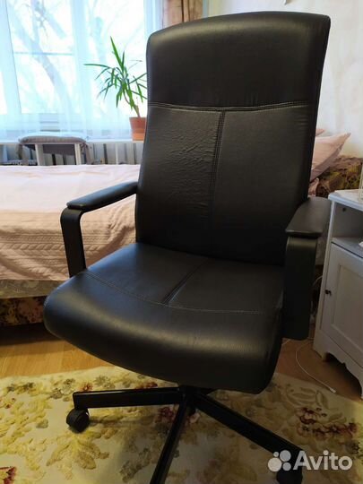 Кожанное кресло