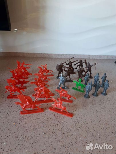 Солдатики дзи СССР оловянные и пластиковые