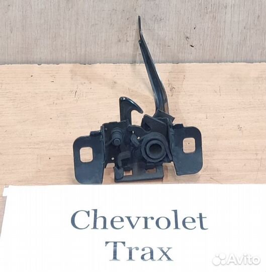 Замок капота Chevrolet Trax, 2014г