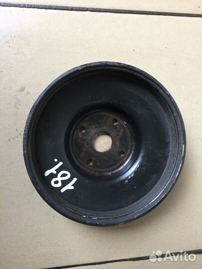 Шкив помпы Mitsubishi Montero Sport 1