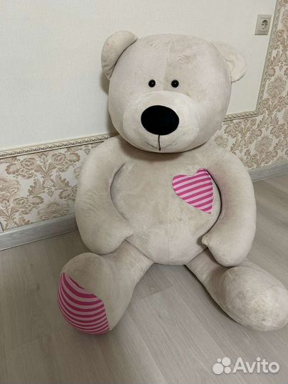 Большой плюшевые медведь