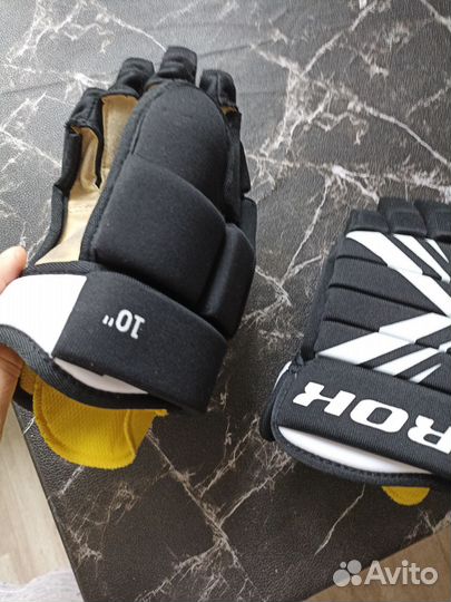 Краги хоккейные детские 10. В отличном состоянии